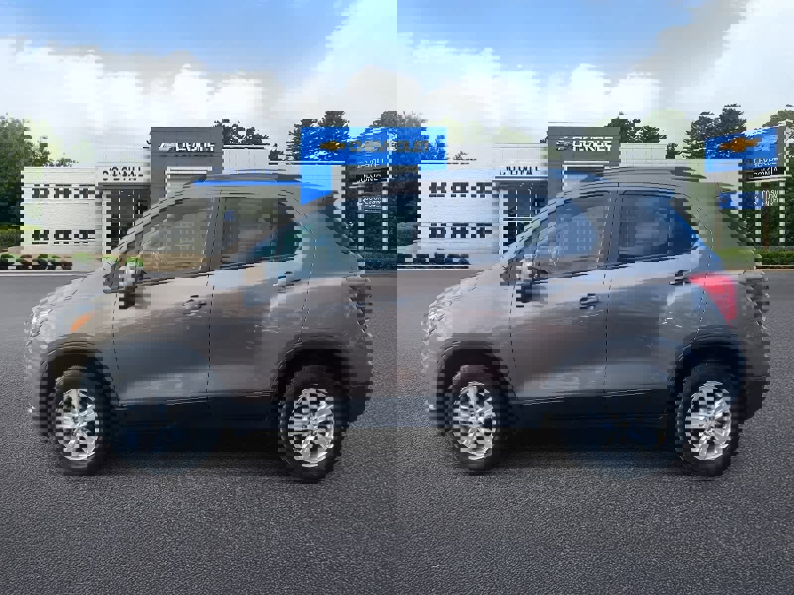 Used 2022 Chevrolet Trax LT w/ LT Convenience Package image 6