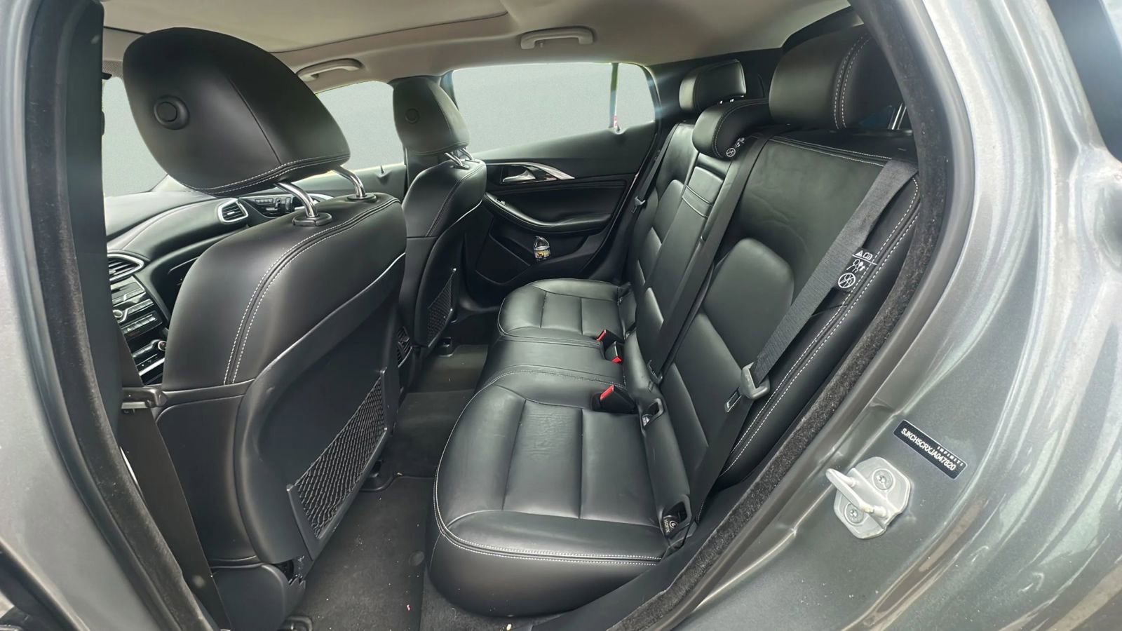 Used 2018 INFINITI QX30 Premium w/ Cargo Package AWD/4WD image 18
