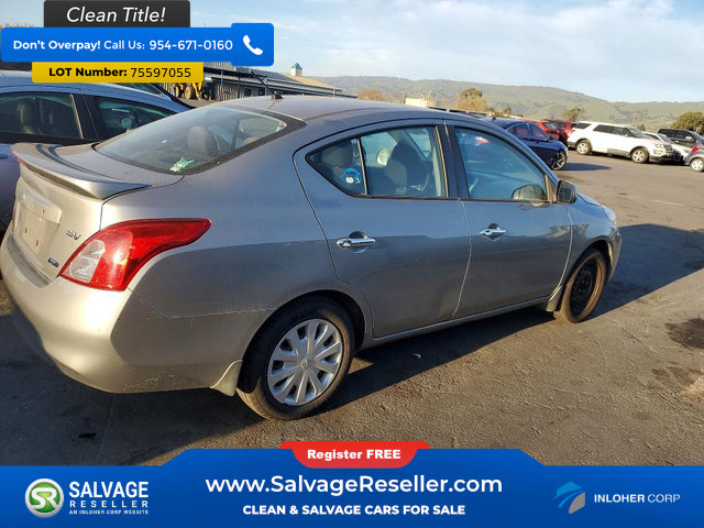 Used 2014 Nissan Versa SV FWD image 4