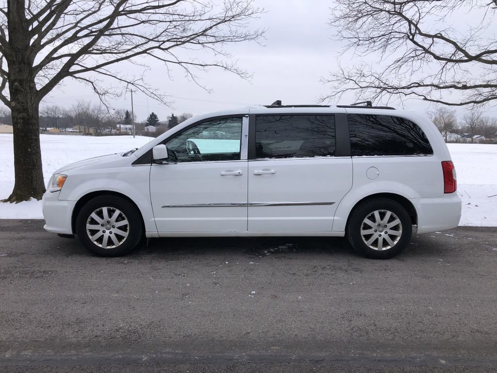 Used 2014 Chrysler Town & Country Touring image 19