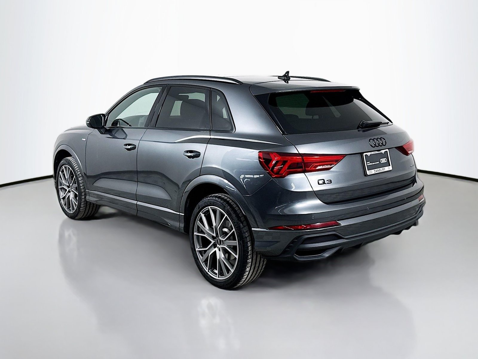 Used 2025 Audi Q3 2.0T Premium Plus w/ Premium Plus Package AWD/4WD image 3