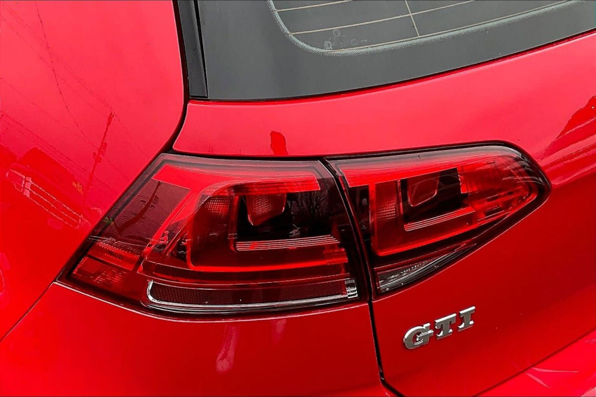 Used 2015 Volkswagen GTI S FWD image 21