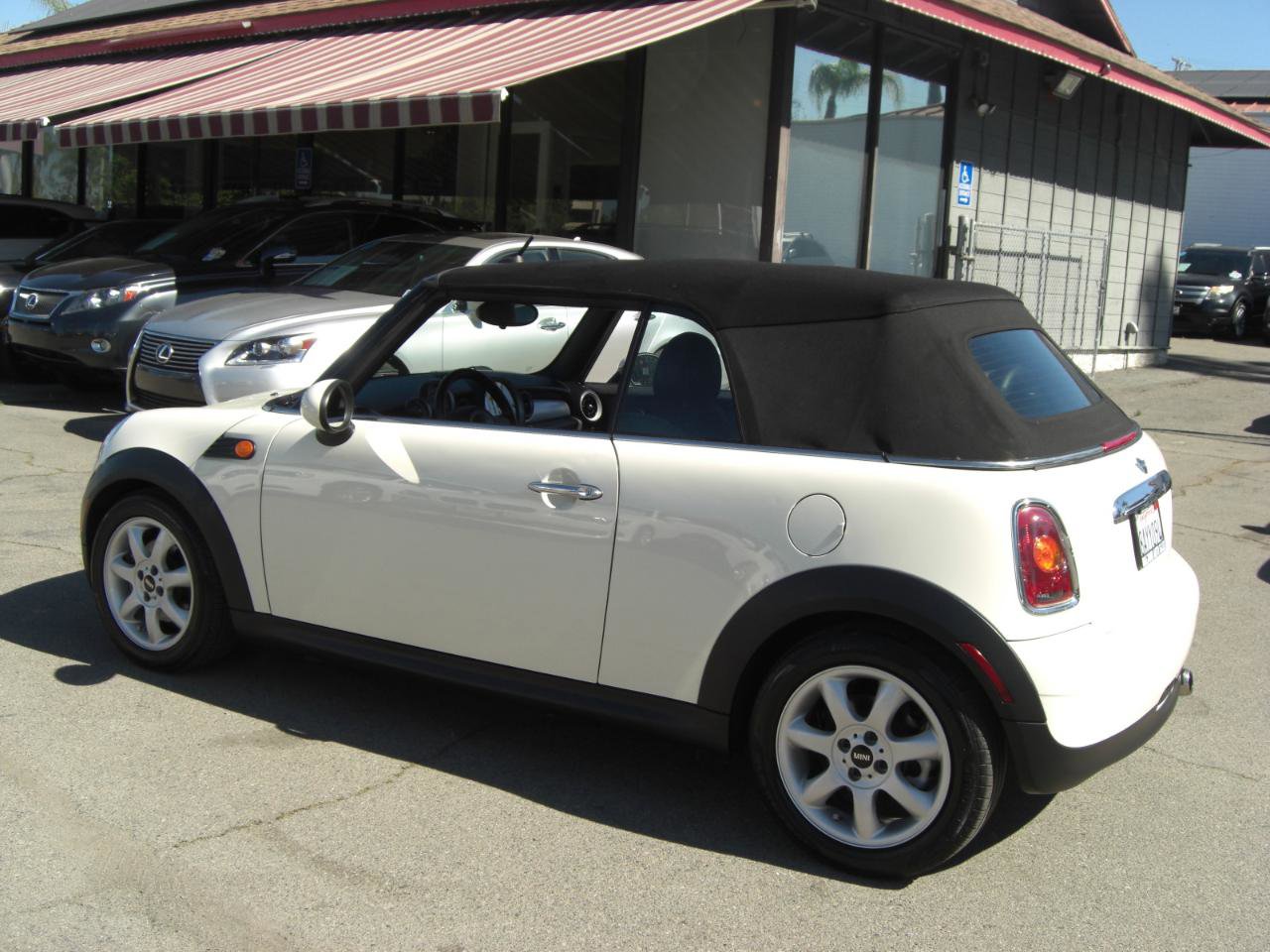 Used 2010 MINI Cooper 2dr image 13