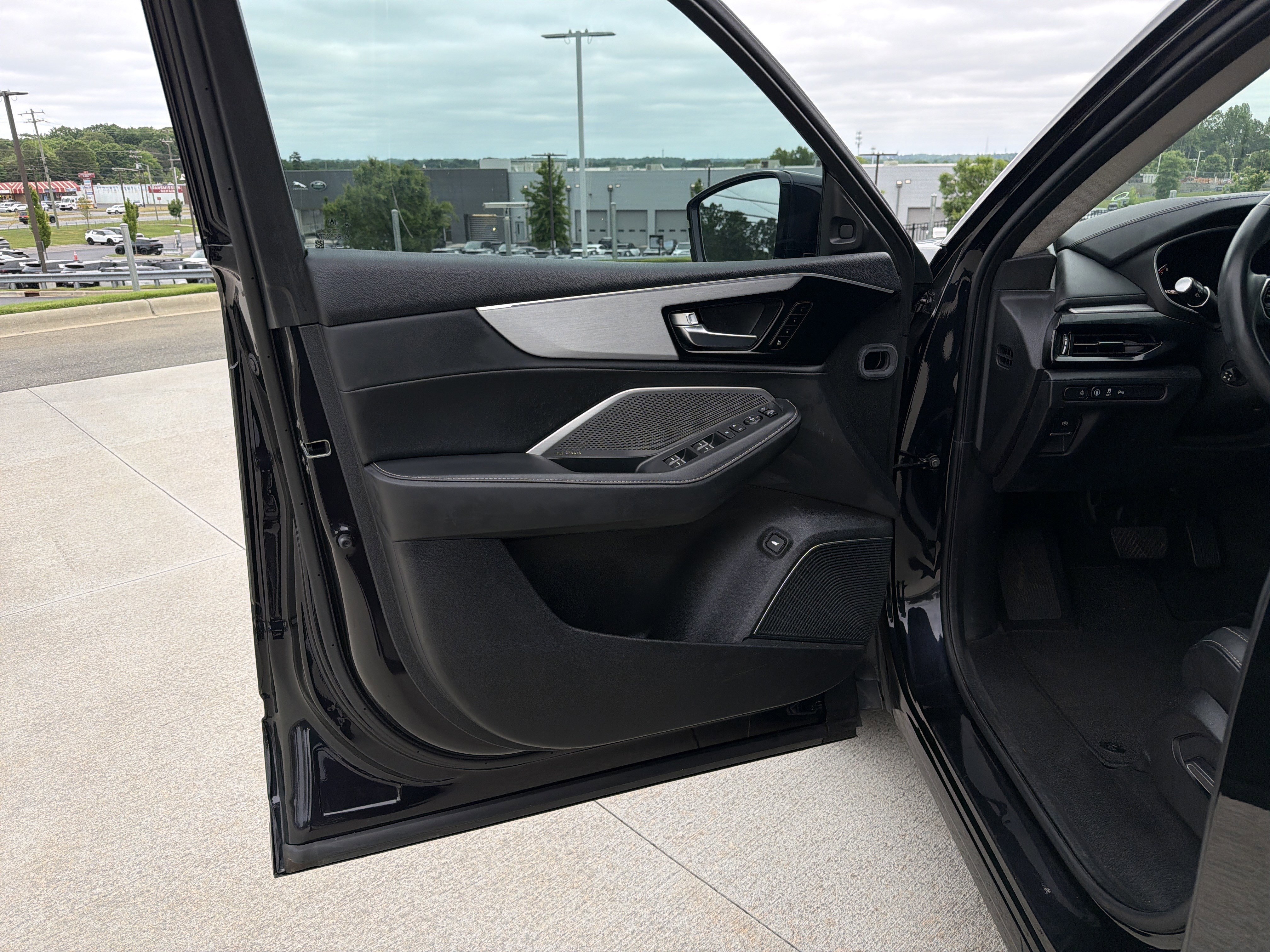 Used 2023 Acura MDX FWD w/ Technology Package image 14