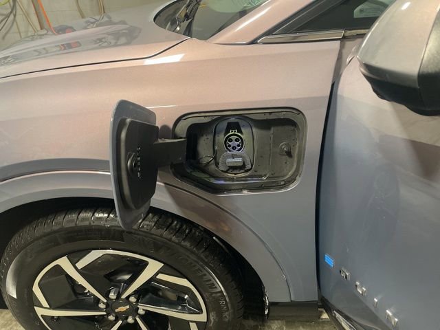 Used 2025 Chevrolet Equinox EV LT w/ Convenience Package image 13