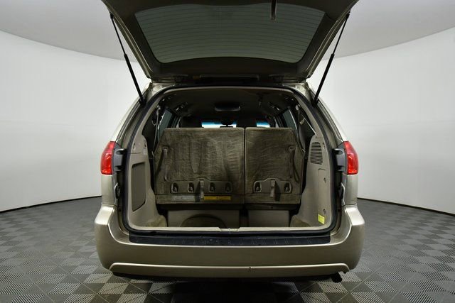 Used 2008 Toyota Sienna Sienna Passenger Van image 27