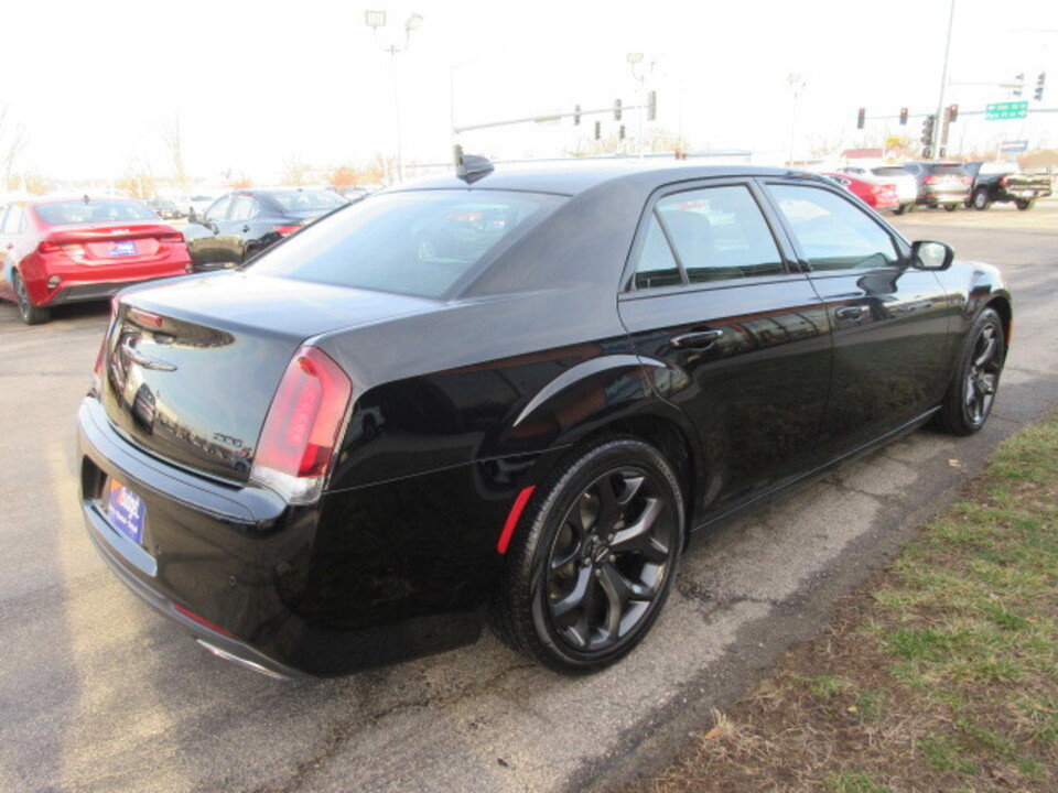 Used 2023 Chrysler 300 S w/ Comfort Group image 5