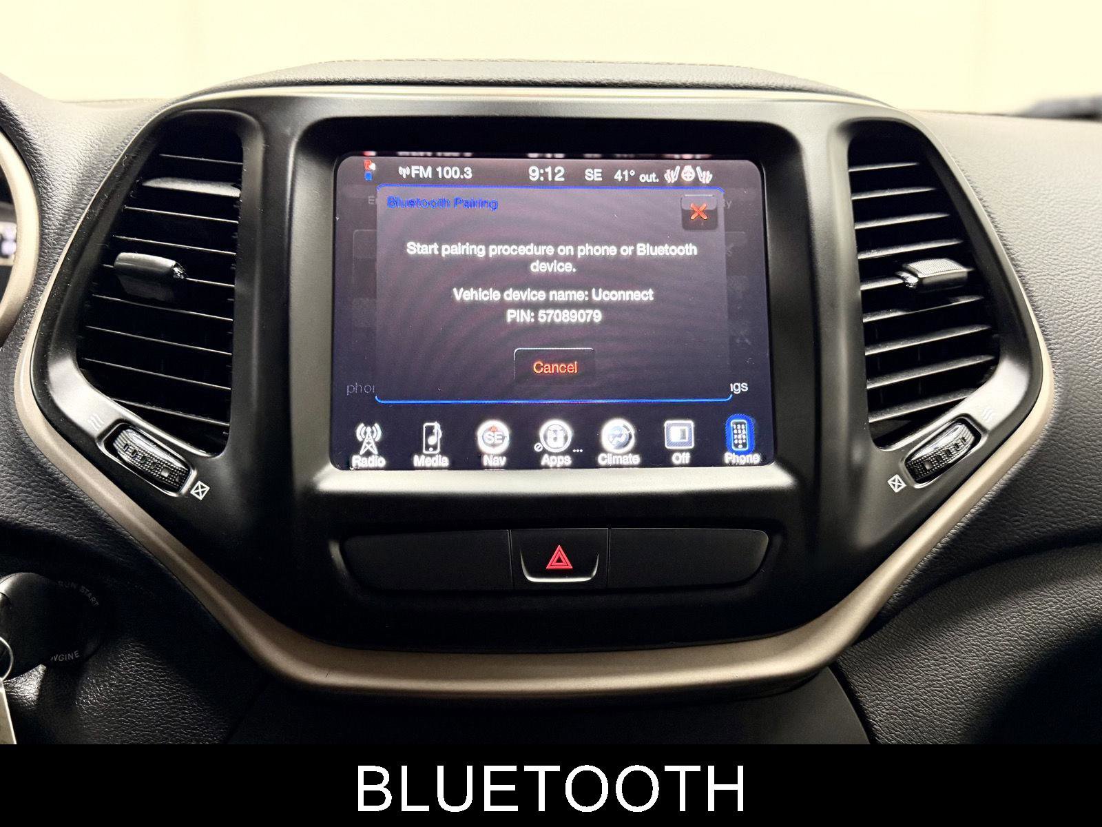 Used 2017 Jeep Cherokee Latitude w/ Cold Weather Group image 26