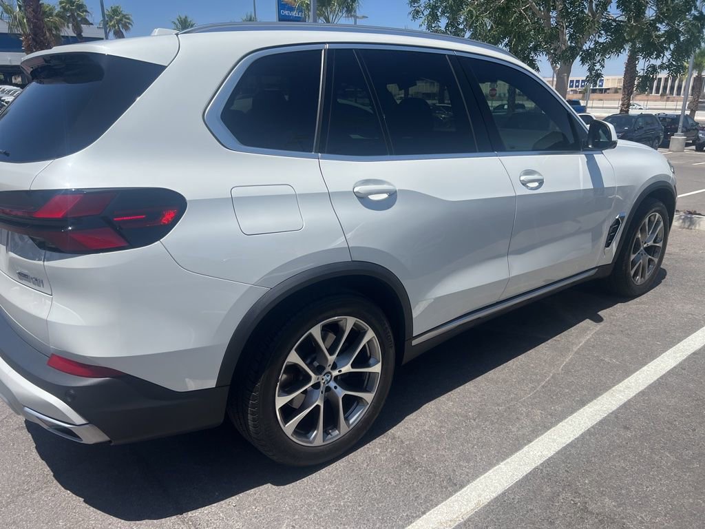Used 2024 BMW X5 xDrive40i w/ Parking Assistance Package AWD/4WD image 32