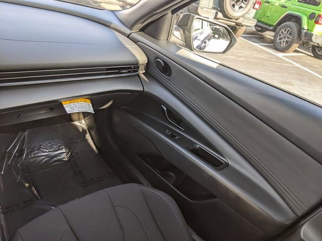 Used 2025 Hyundai Elantra SEL image 12