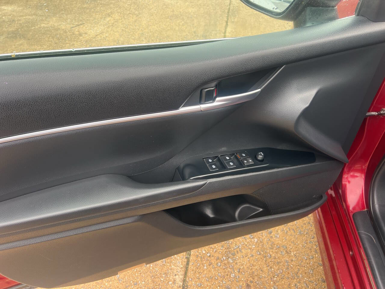 Used 2018 Toyota Camry SE w/ Moonroof Package image 15