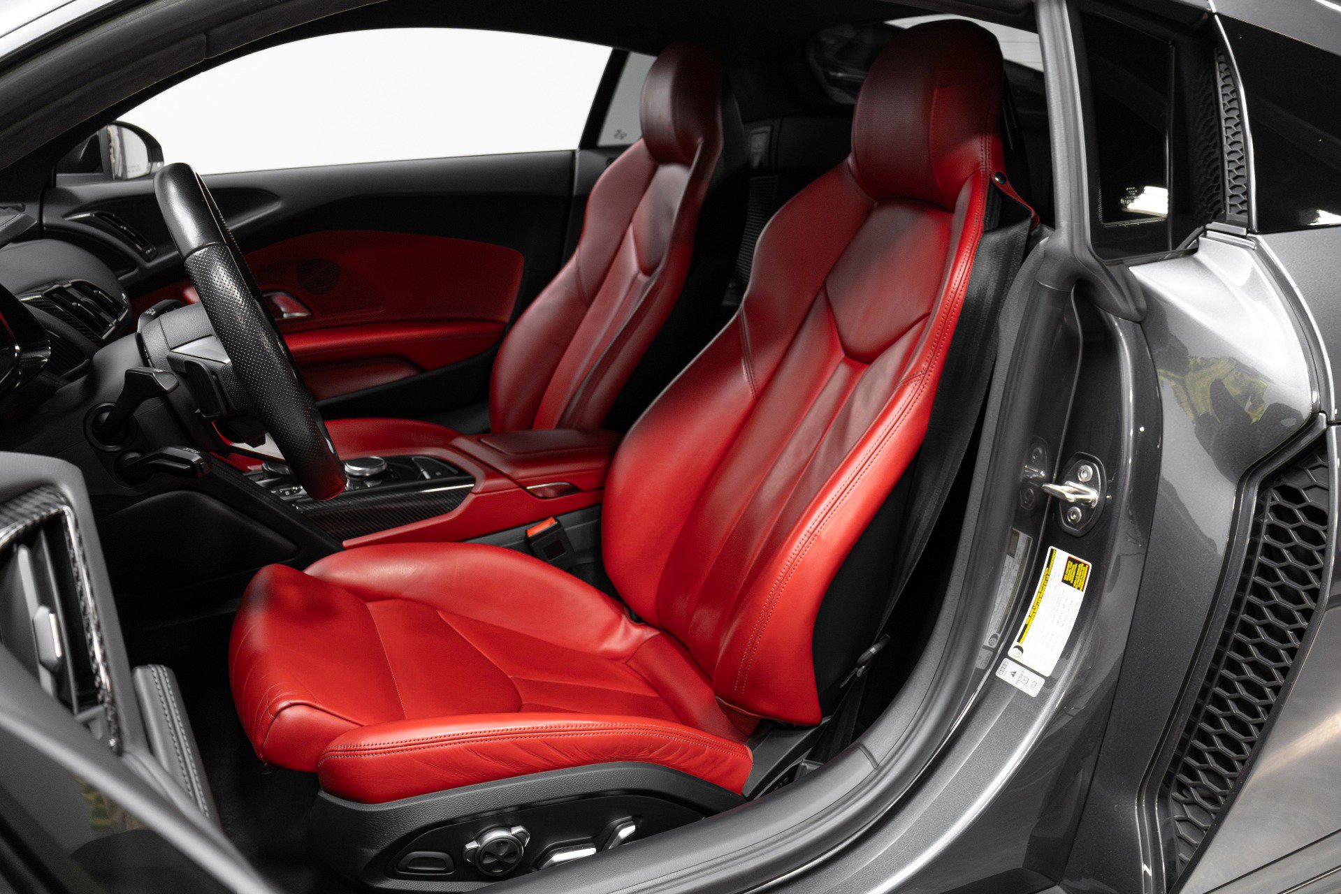 Used 2018 Audi R8 V10 w/ Premium Package image 6