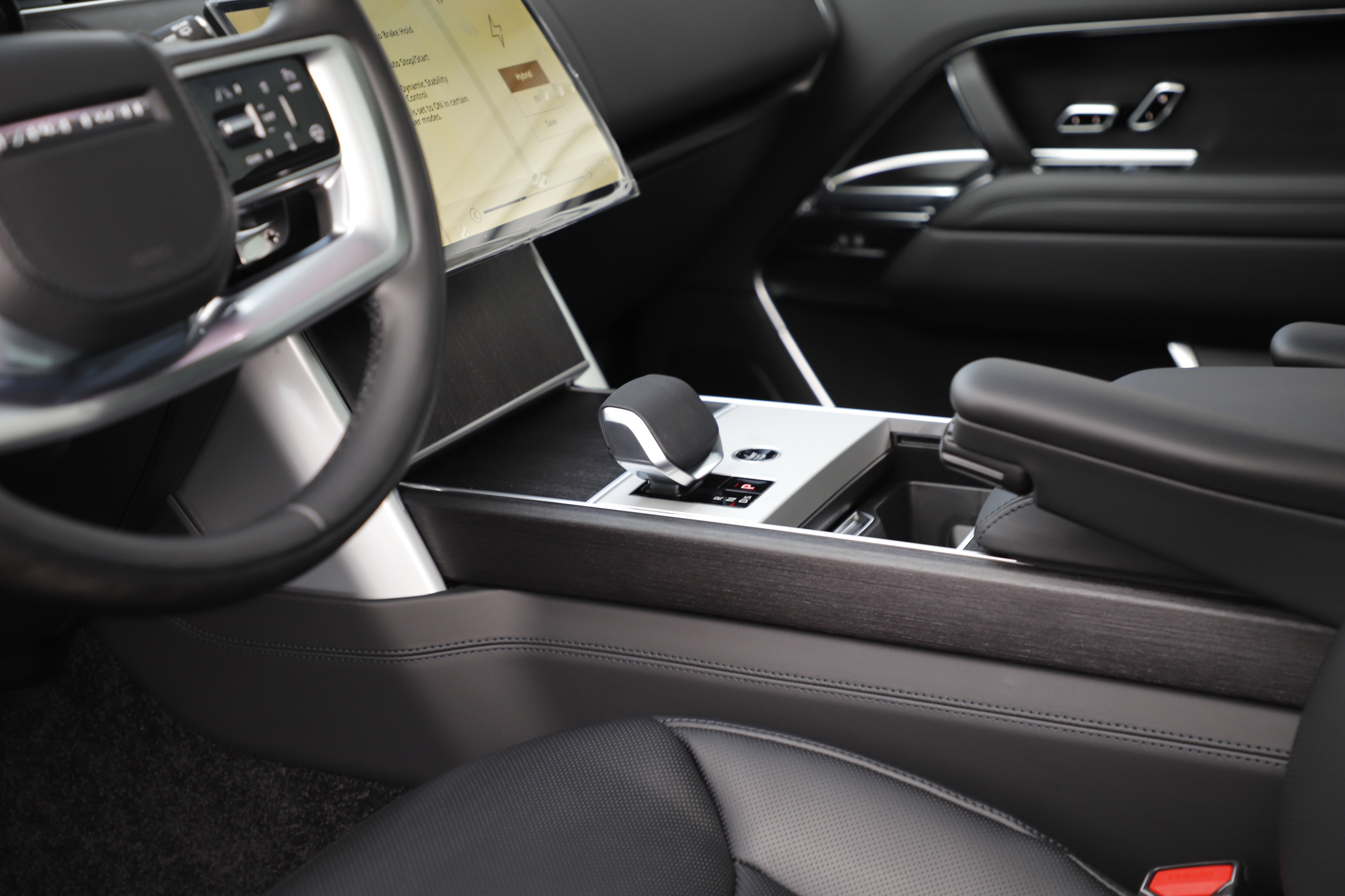 New 2026 Land Rover Range Rover SE image 22