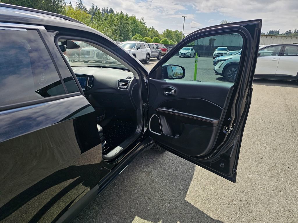 Used 2018 Jeep Compass Limited w/ Navigation Group AWD/4WD image 26