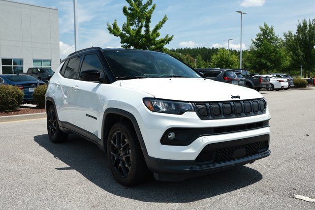 Used 2022 Jeep Compass Latitude FWD image 3