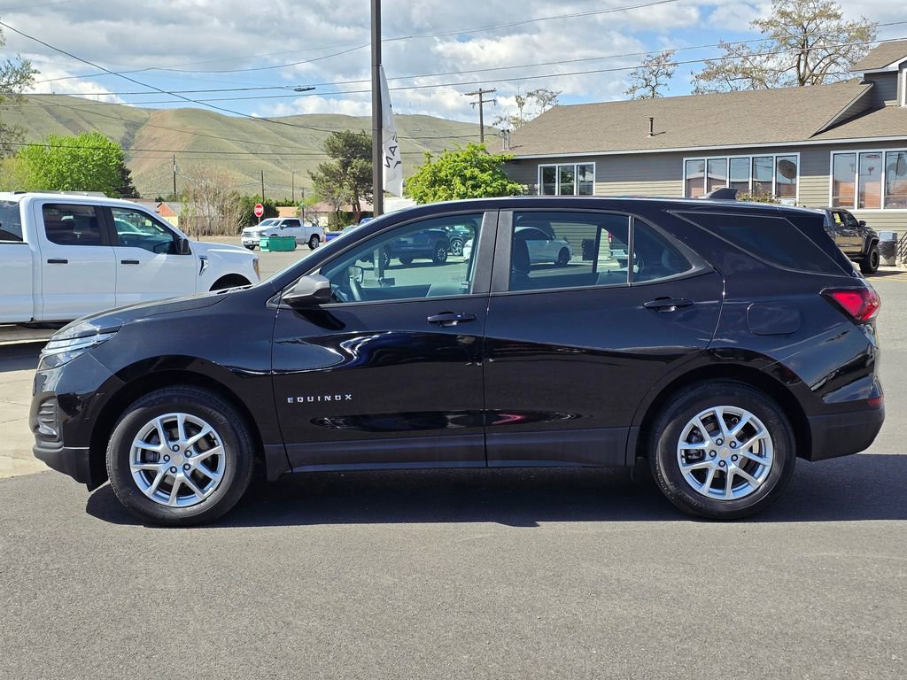 Used 2023 Chevrolet Equinox LS w/ LPO, Cargo Package FWD image 2