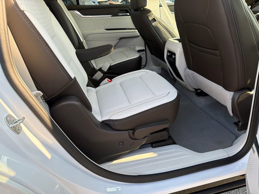 Used 2024 GMC Acadia Denali image 15