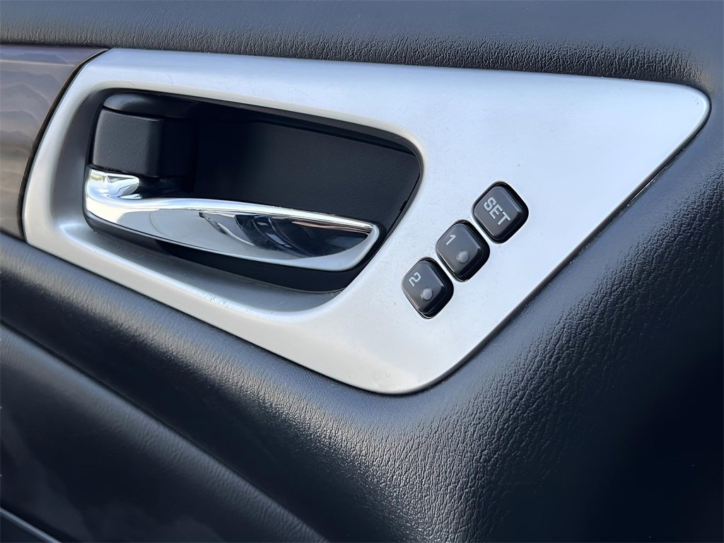 Used 2020 Nissan Pathfinder Platinum image 41