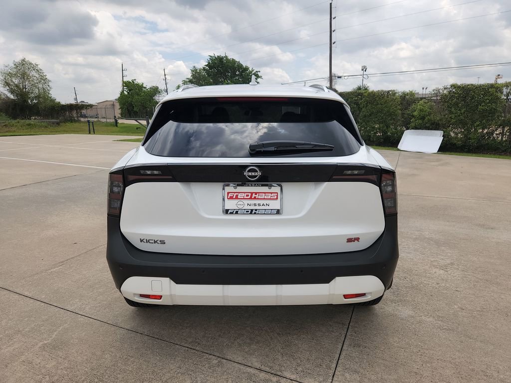 Certified 2025 Nissan Kicks SR image 6
