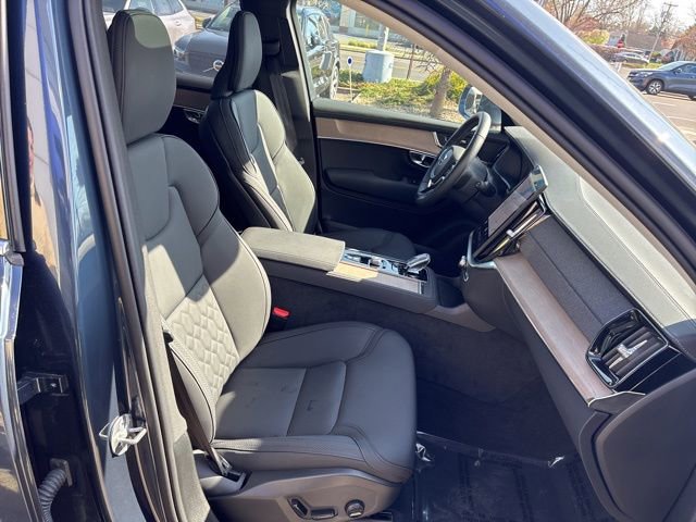 Used 2025 Volvo XC90 B6 Plus AWD/4WD image 16