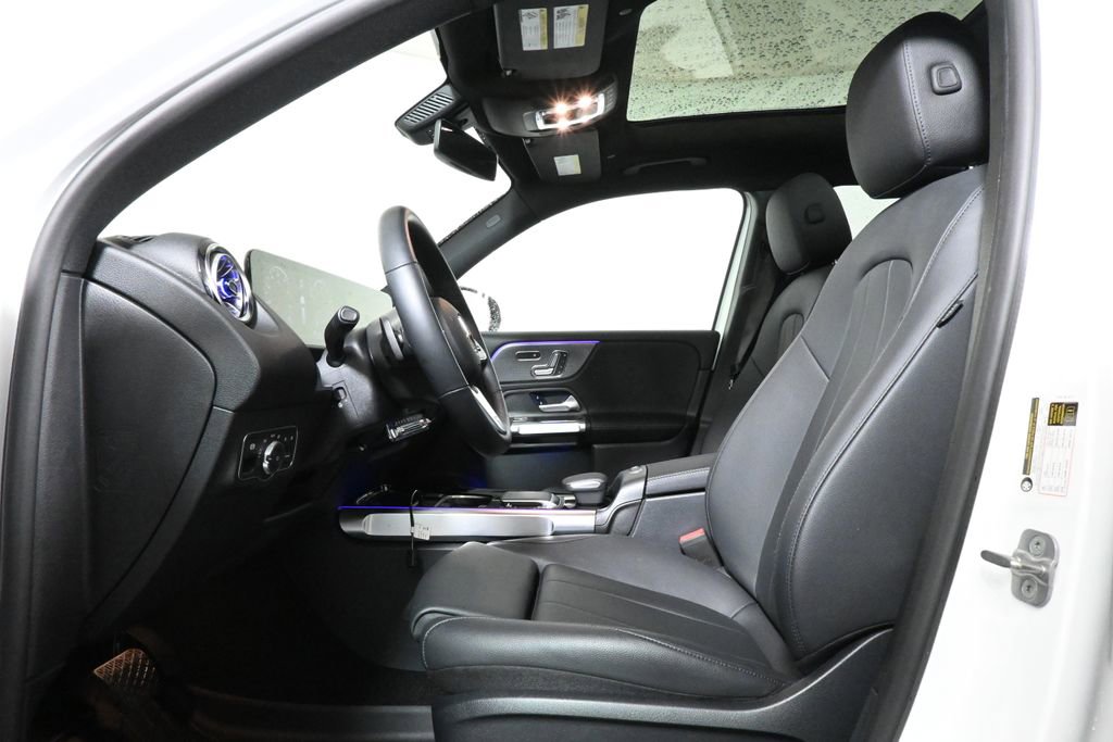 Used 2023 Mercedes-Benz GLB 250 4MATIC image 3