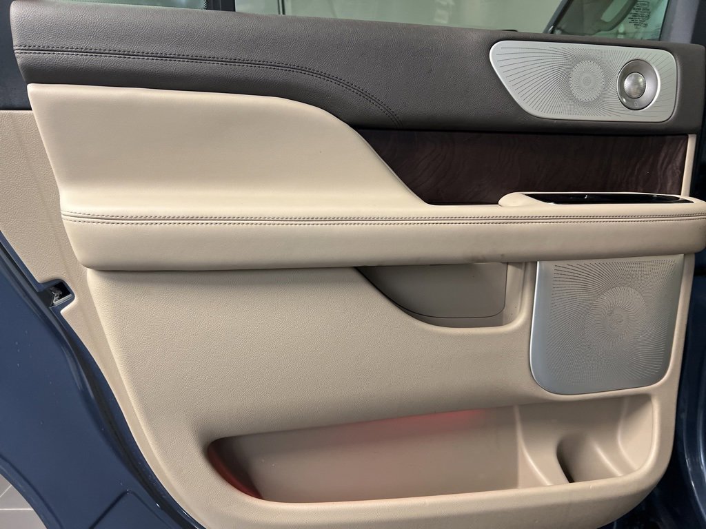 Certified 2022 Lincoln Navigator L Reserve image 32