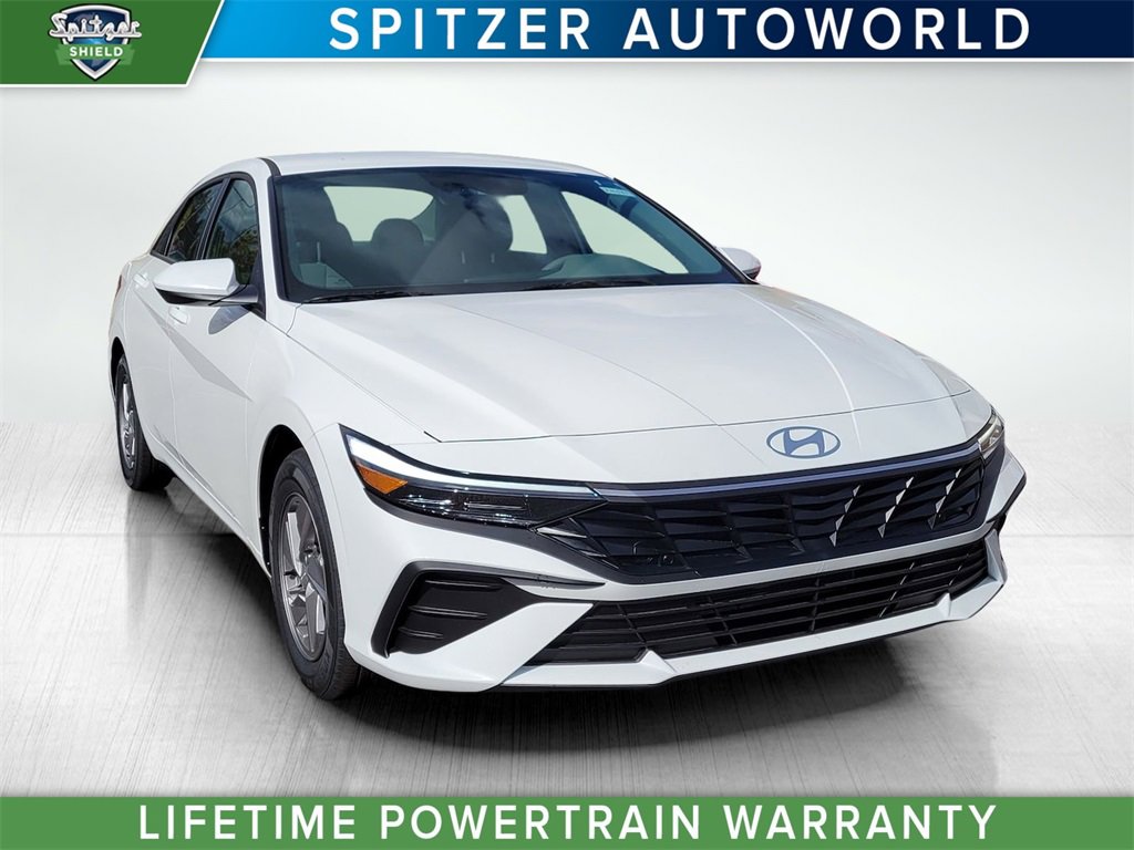 New 2025 Hyundai Elantra SE