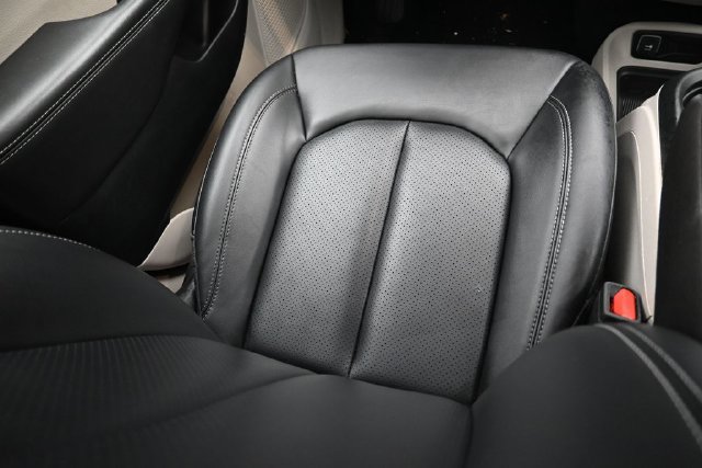 Used 2024 Chrysler Pacifica Touring-L FWD image 11