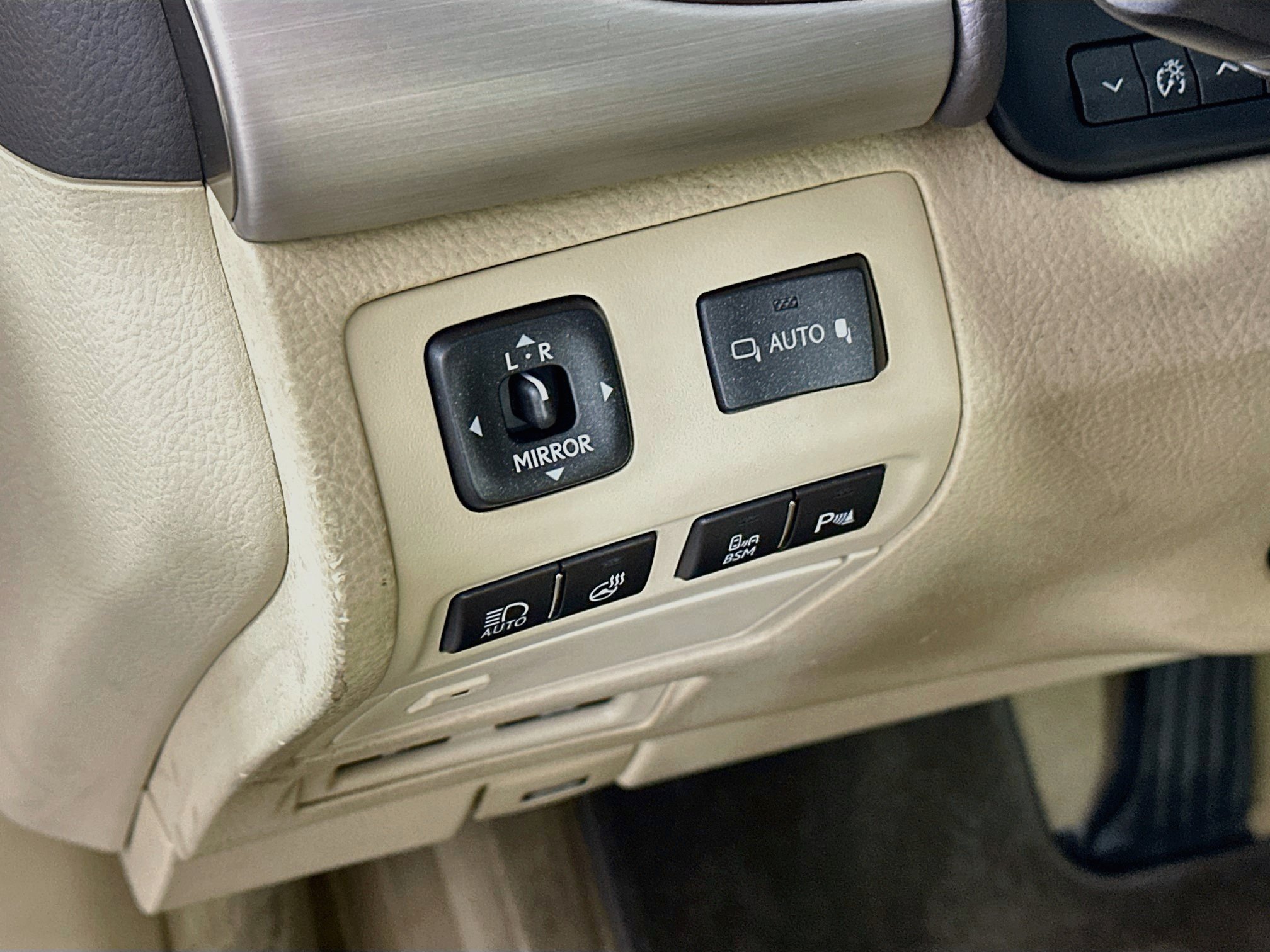 Used 2013 Lexus LS 460 w/ Comfort Pkg RWD image 17