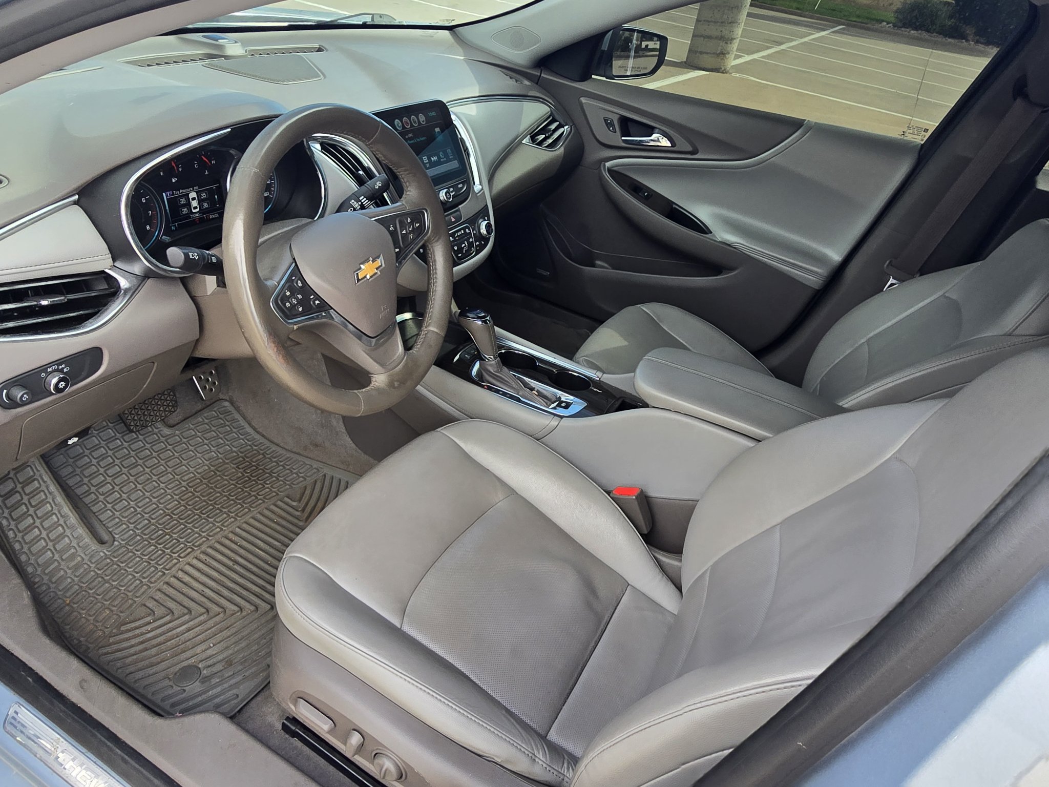Used 2017 Chevrolet Malibu Premier w/ Driver Confidence Package FWD image 25