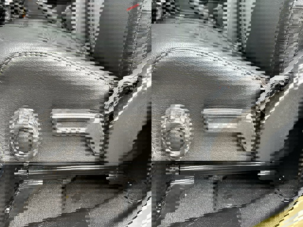 Used 2025 Jeep Wrangler Unlimited Rubicon image 21