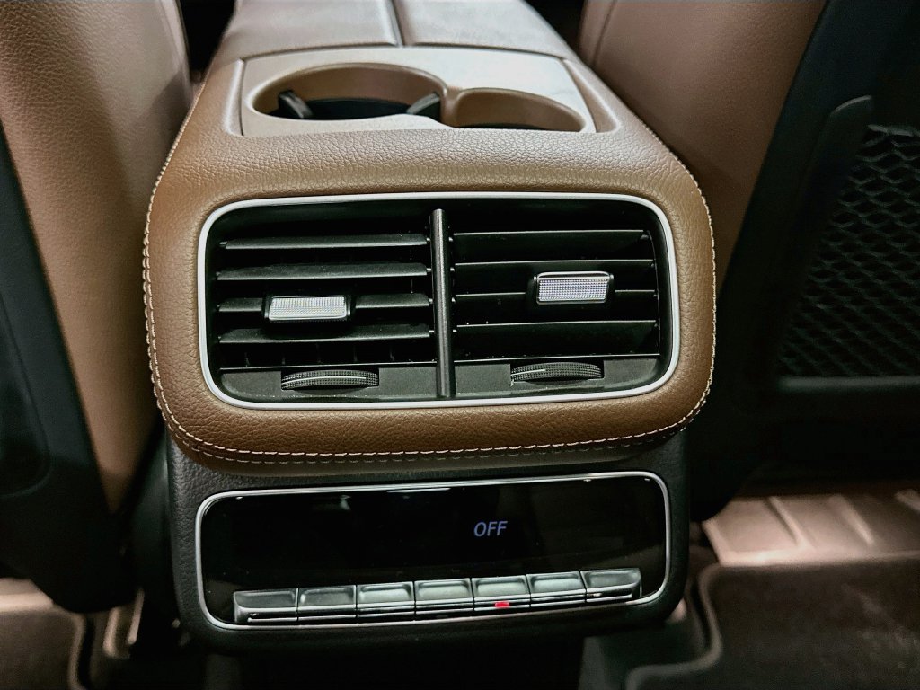 Used 2024 Mercedes-Benz GLS 450 4MATIC image 26