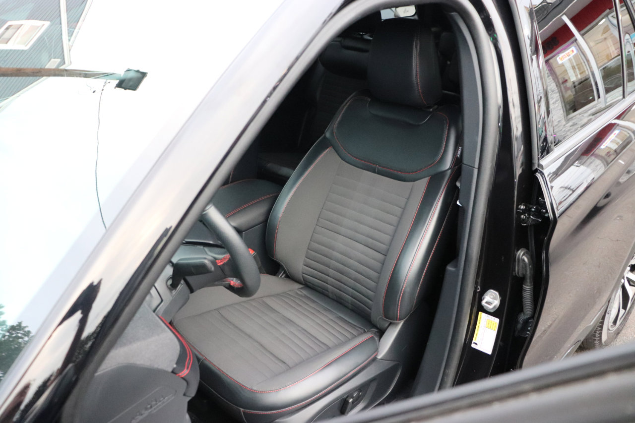 Used 2025 Ford Explorer ST-Line image 11