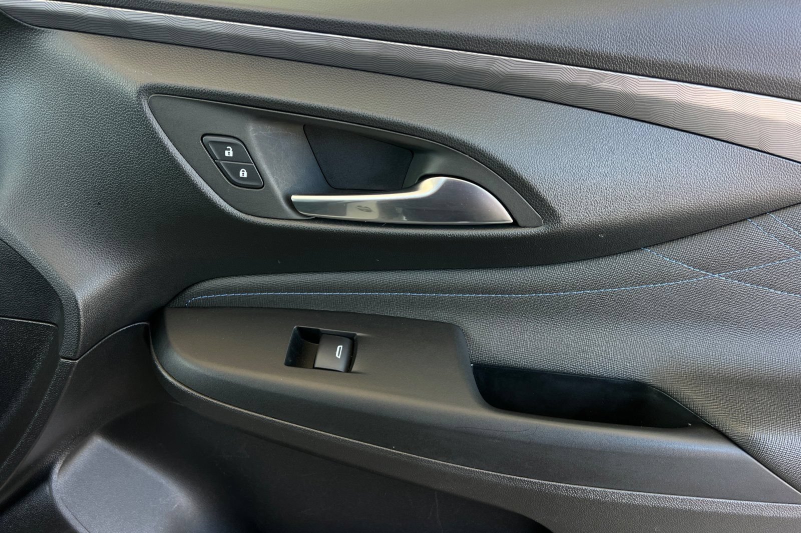 Used 2025 Buick Envista Sport Touring FWD image 22