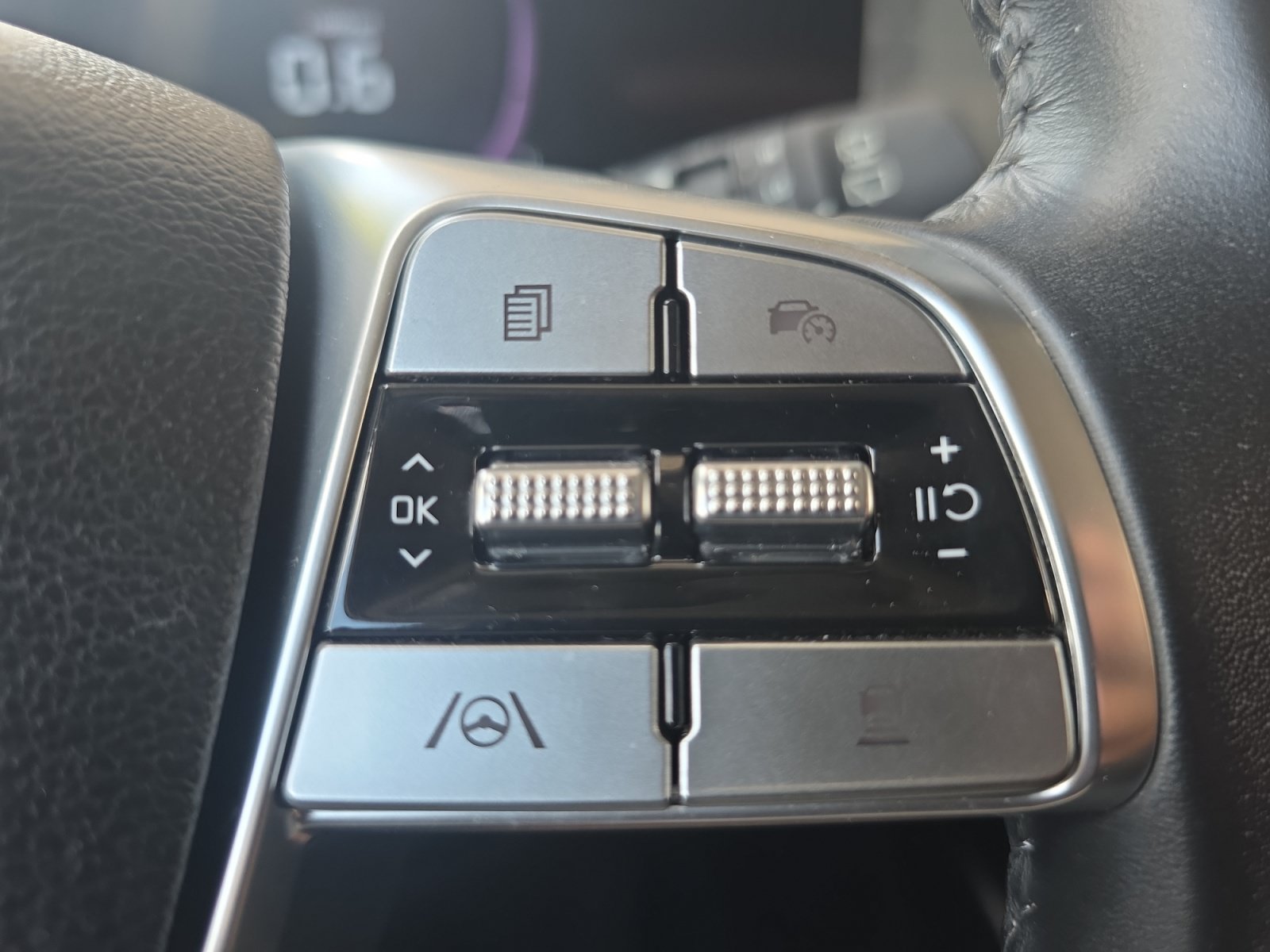 Certified 2024 Kia Telluride LX FWD image 22