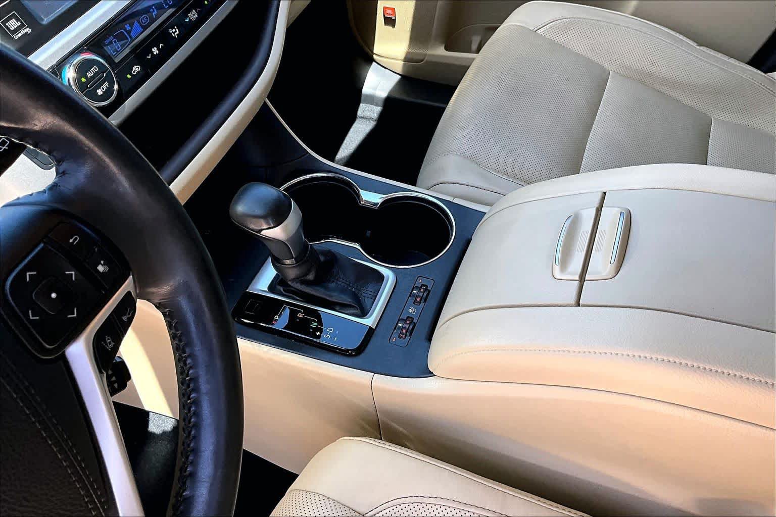 Used 2018 Toyota Highlander Limited FWD image 17