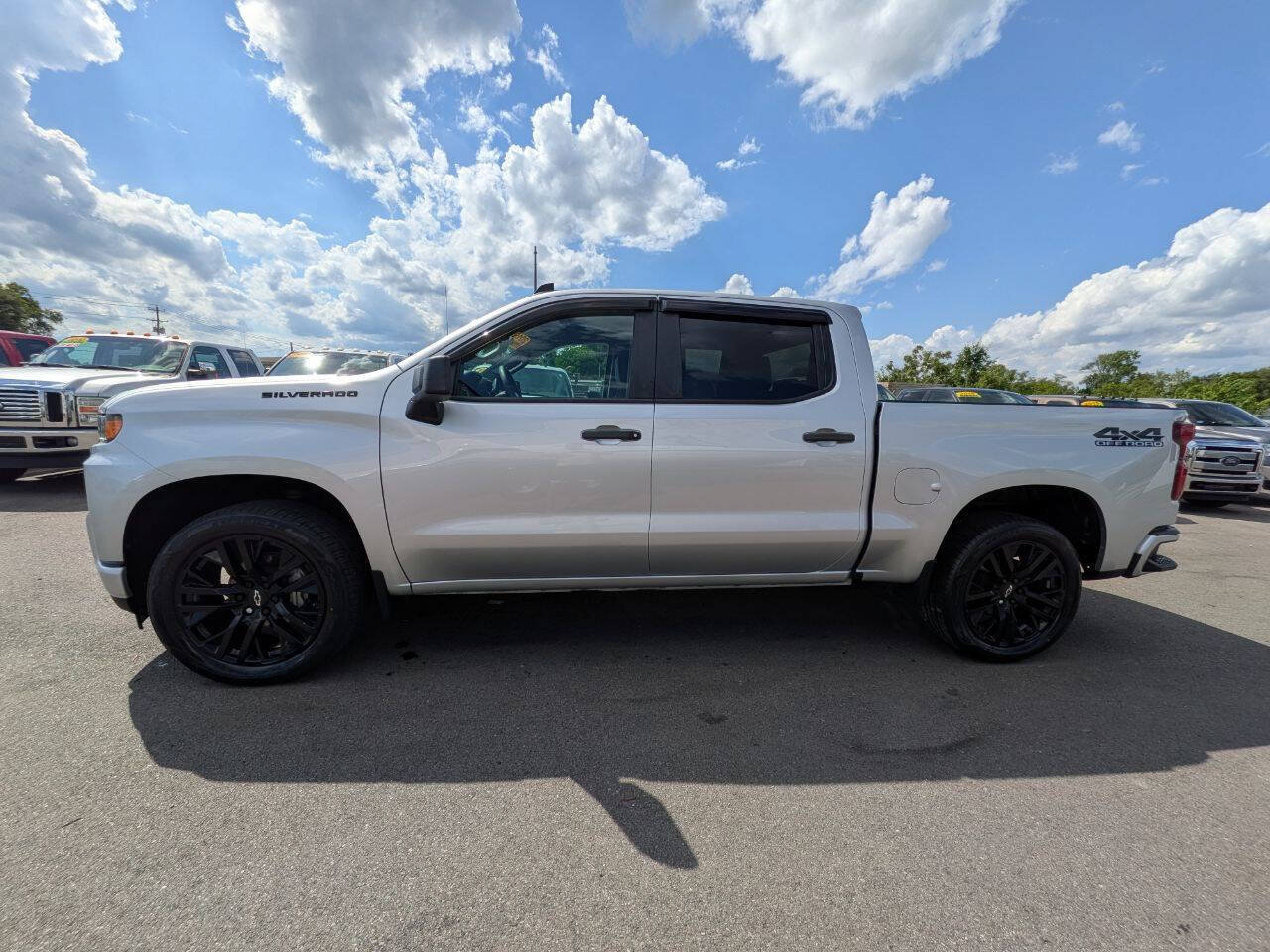 Used 2019 Chevrolet Silverado 1500 Custom w/ Custom Value Package AWD/4WD image 2