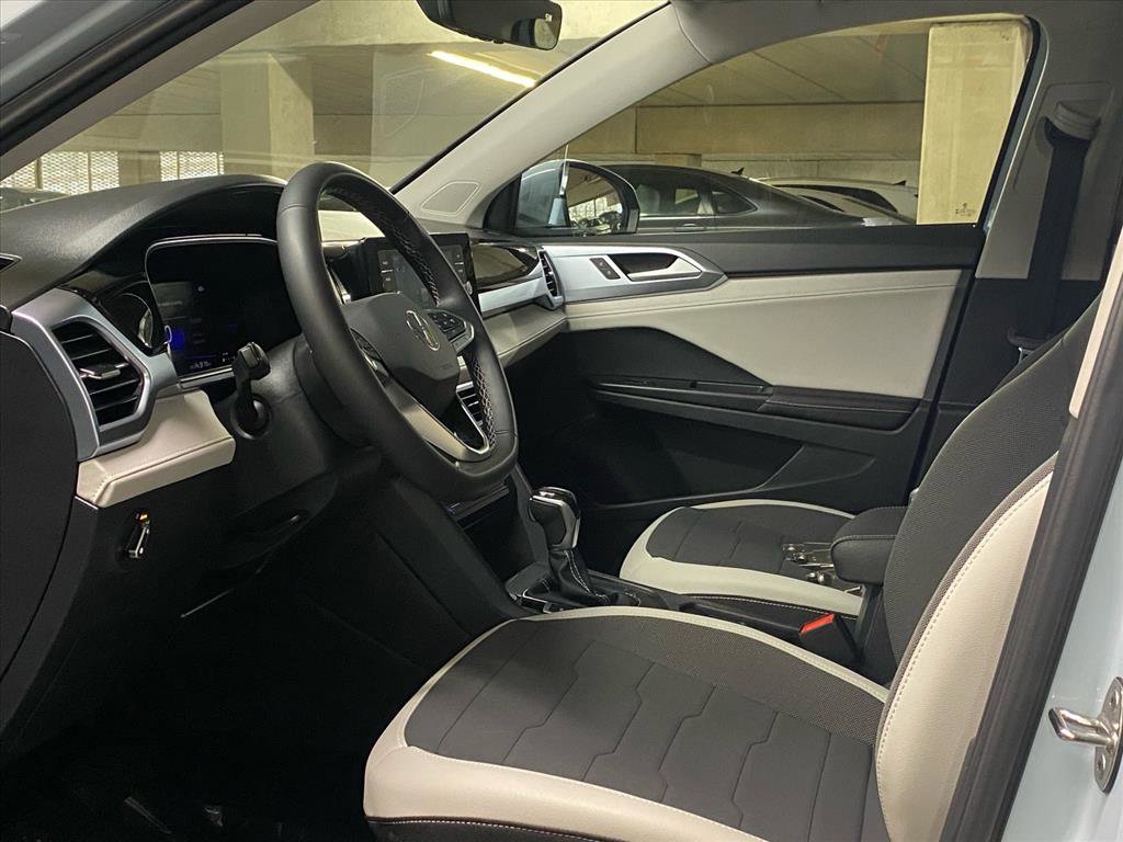 Used 2025 Volkswagen Taos SE image 13