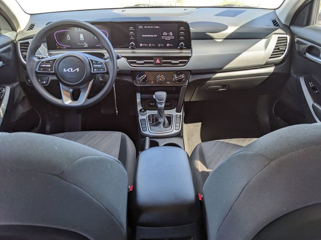 Certified 2025 Kia Seltos LX AWD/4WD image 14