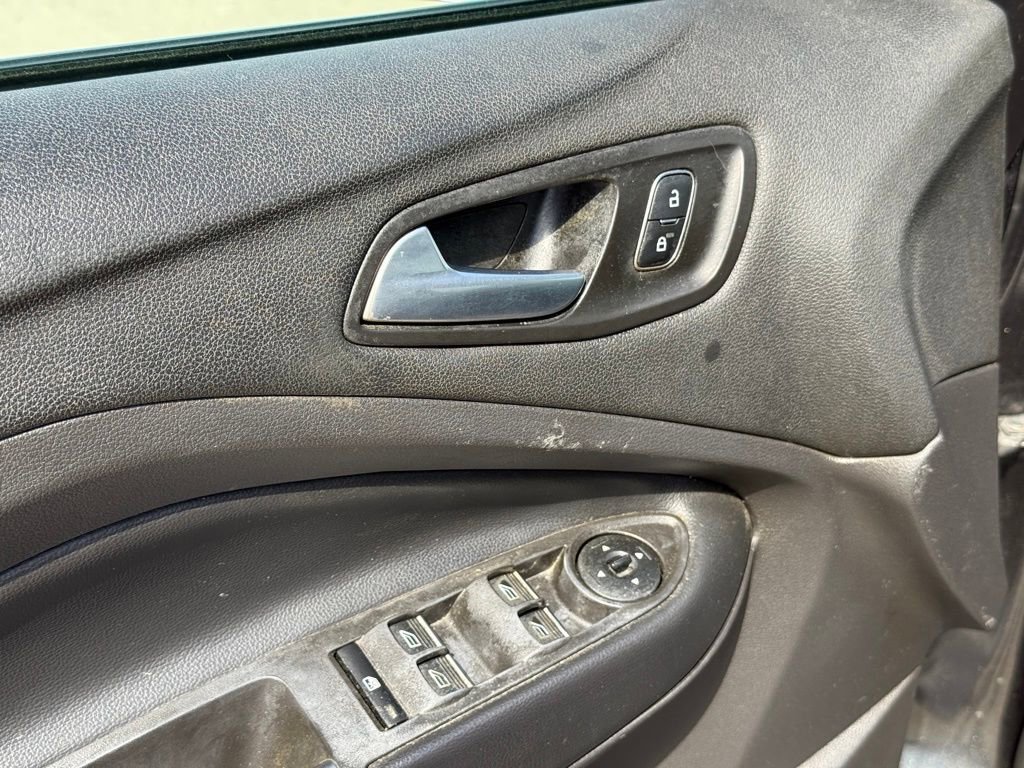 Used 2019 Ford Escape SE image 11