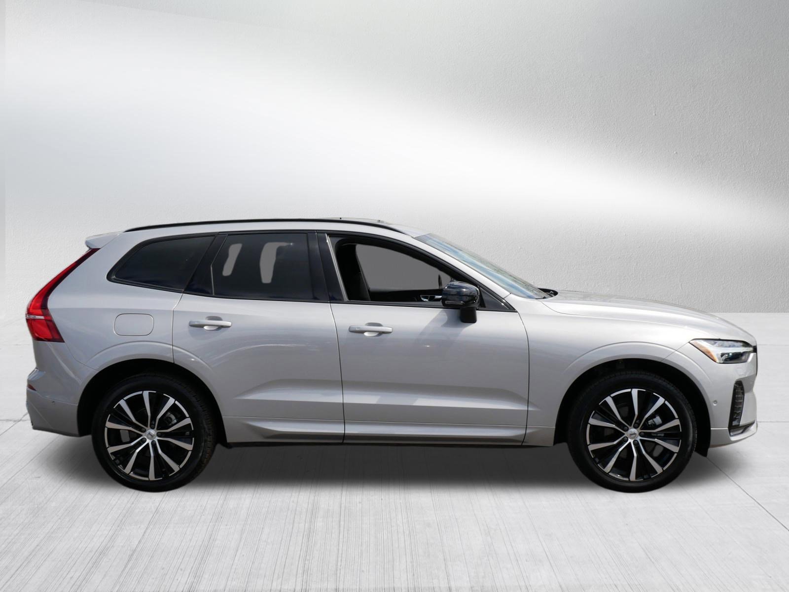Used 2025 Volvo XC60 B5 Plus AWD/4WD image 6