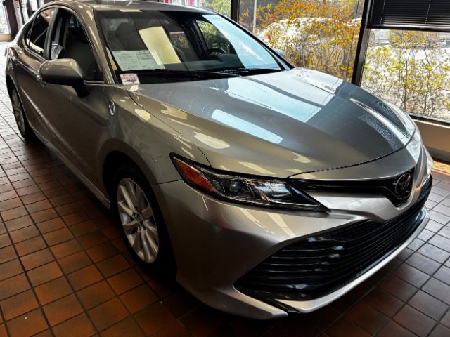 Used 2019 Toyota Camry LE FWD image 1