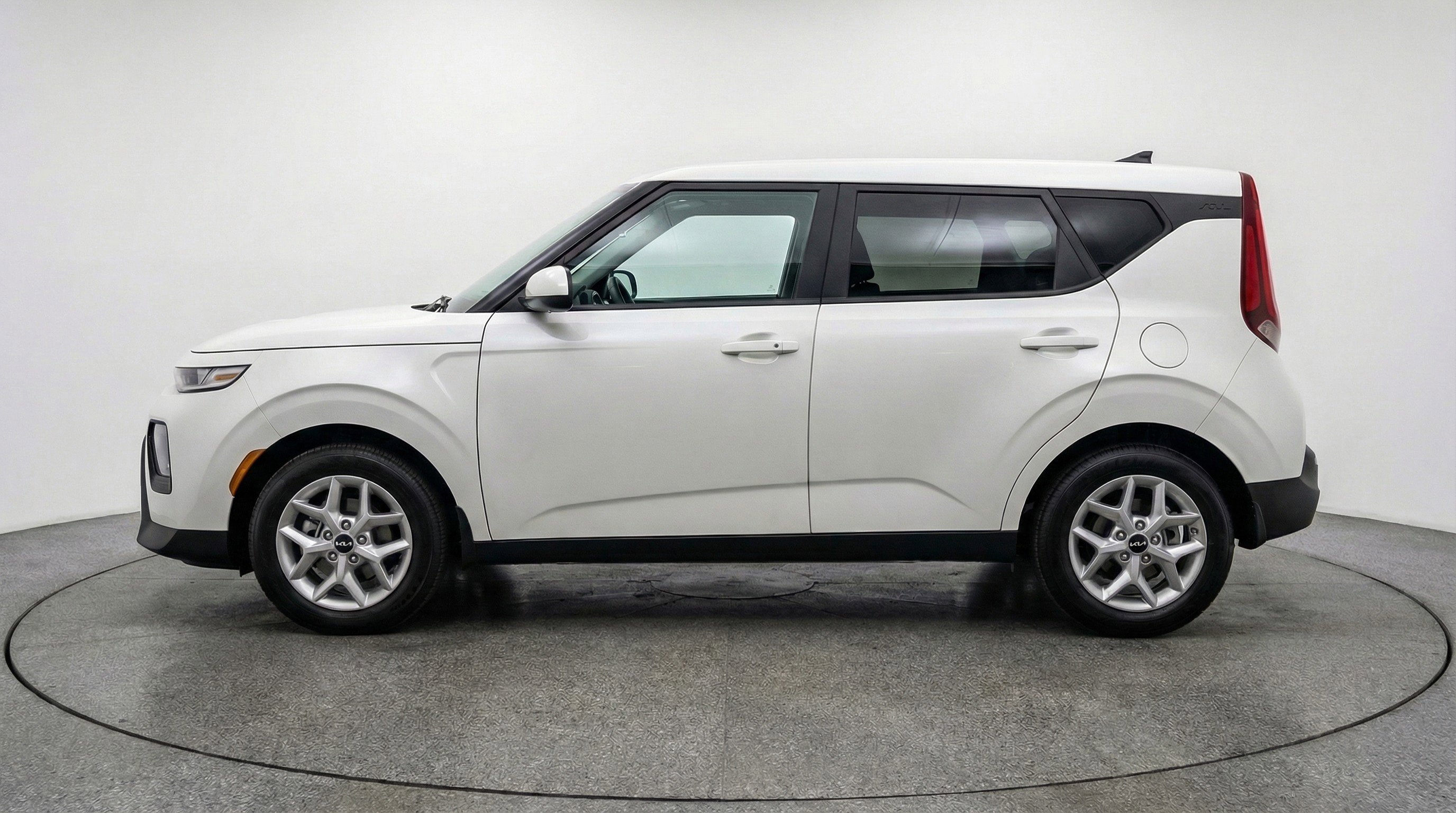 Used 2025 Kia Soul LX w/ LX Technology Package image 5