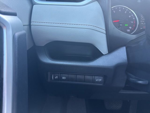 Used 2019 Toyota RAV4 XLE Premium image 18