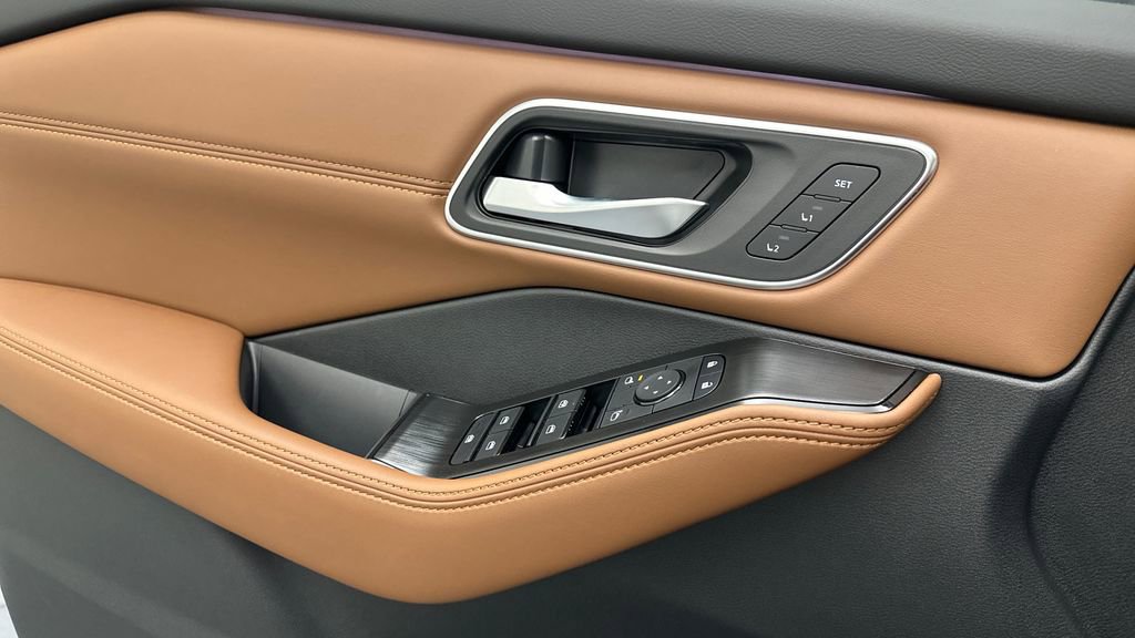 New 2026 Nissan Rogue Platinum image 17