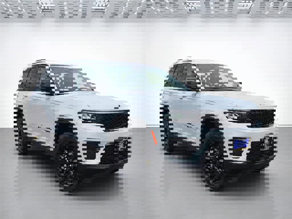 New 2025 Jeep Grand Cherokee Altitude image 8