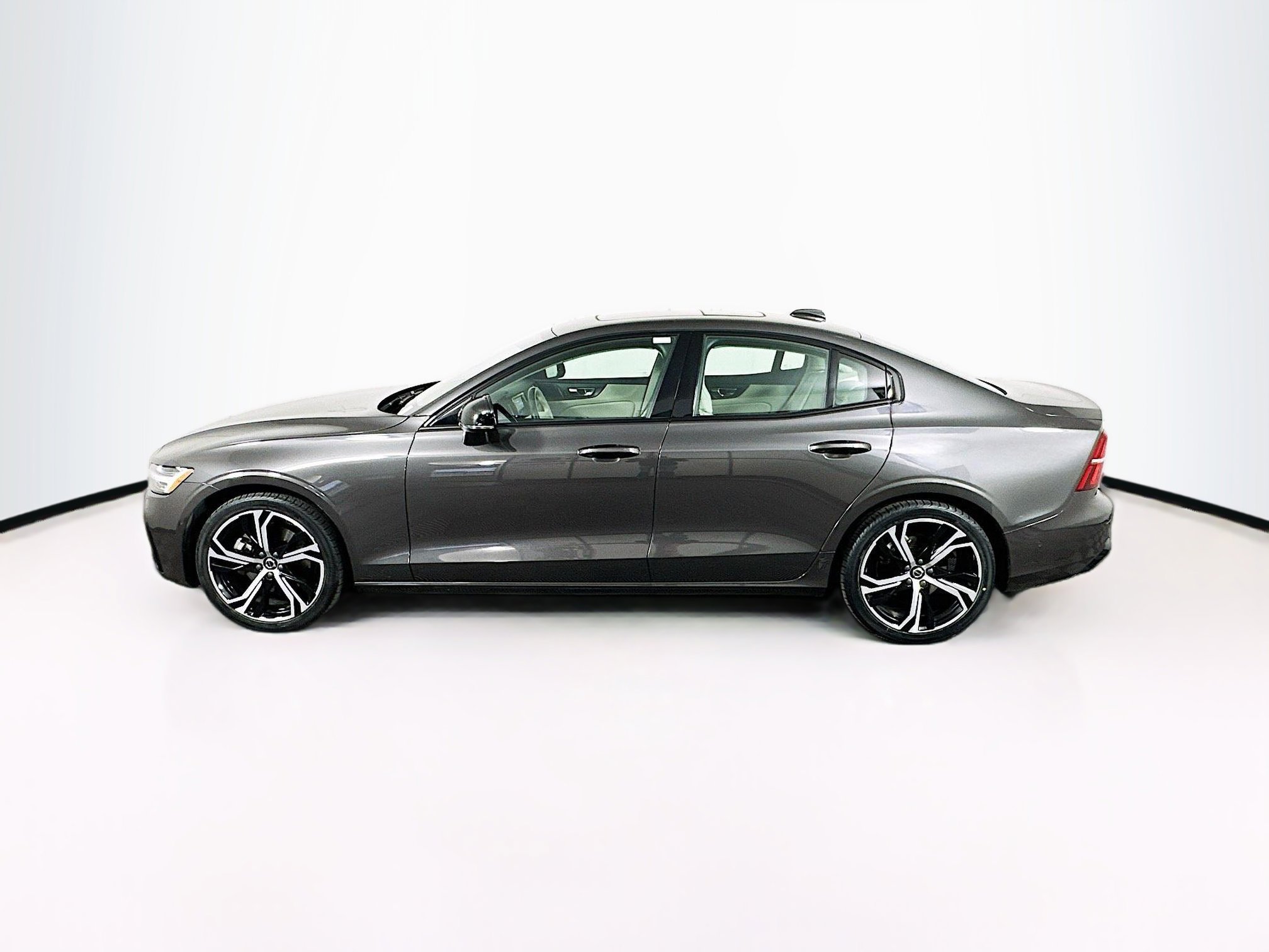 Used 2024 Volvo S60 B5 Plus image 4