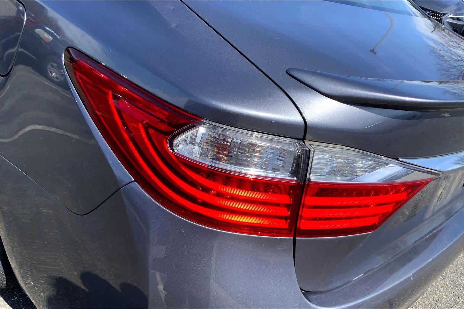 Used 2015 Lexus ES 300h w/ Navigation System Package FWD image 29