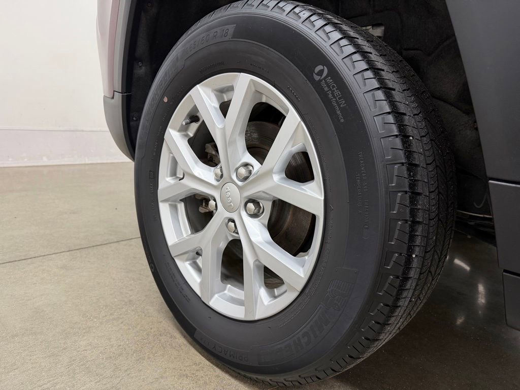 Used 2023 Jeep Grand Cherokee Limited AWD/4WD image 9