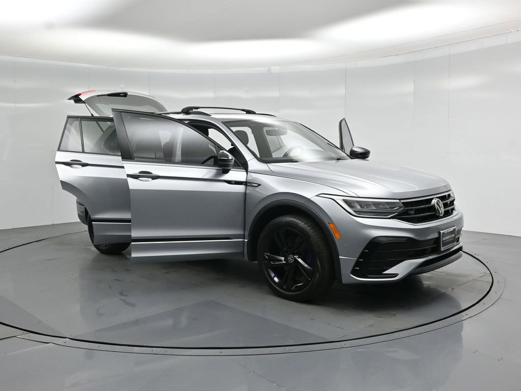 Used 2023 Volkswagen Tiguan SE R-Line image 28